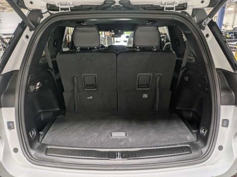 Used 2023 Jeep Grand Cherokee L Laredo RWD image 12