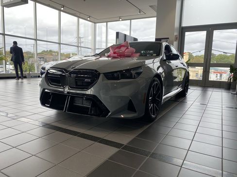 New 2026 BMW M5 w/ Executive Package image 1