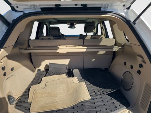 Used 2017 Jeep Grand Cherokee Overland image 12