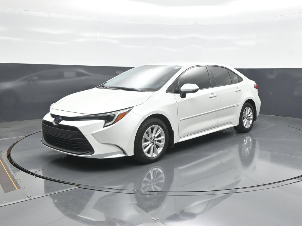 Used 2024 Toyota Corolla LE w/ LE Convenience Package FWD image 3