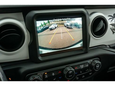 Used 2021 Jeep Wrangler Unlimited Islander image 22