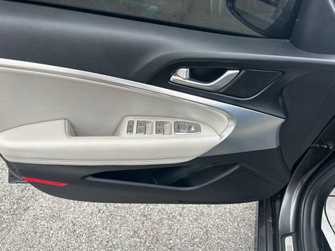 Used 2023 Genesis G70 2.0T RWD image 15
