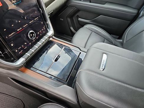 Used 2025 GMC Yukon Denali image 20