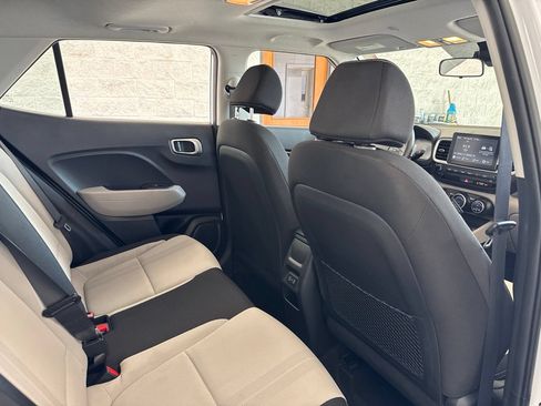 Used 2025 Hyundai Venue SEL FWD image 43