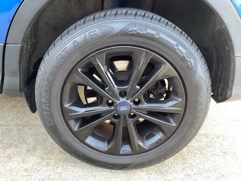 Used 2017 Ford Escape SE FWD image 3