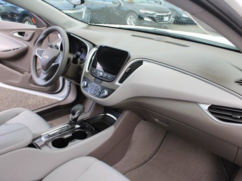 Used 2022 Chevrolet Malibu LT image 29