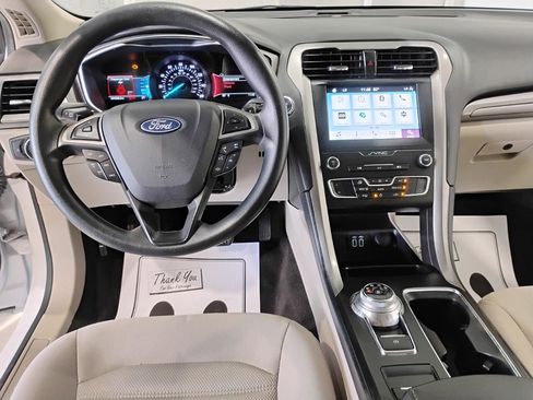 Used 2019 Ford Fusion SE FWD image 26