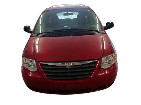 Used 2007 Chrysler Town & Country Touring FWD image 8