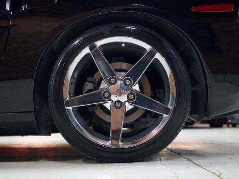 Used 2005 Chevrolet Corvette Convertible w/ Preferred Equipment Group image 28