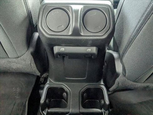 Used 2021 Jeep Gladiator Willys image 17