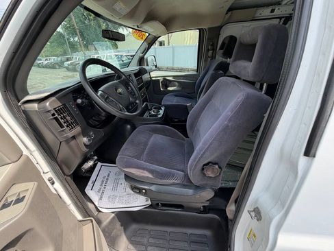 Used 2014 Chevrolet Express 2500 Extended RWD image 45