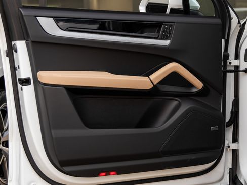 Certified 2026 Porsche Cayenne image 23