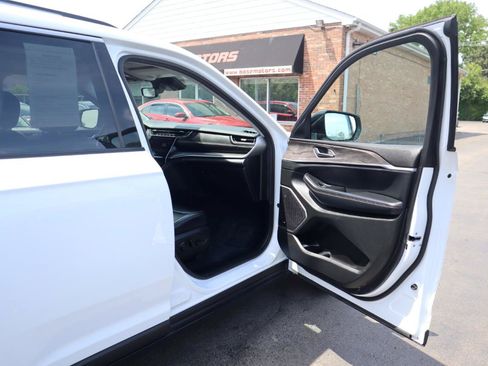 Used 2022 Jeep Grand Cherokee L Limited AWD/4WD image 10