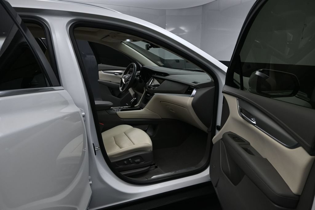 Used 2021 Cadillac XT5 Premium Luxury w/ LPO, Floor Liner Package AWD/4WD image 21