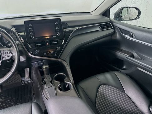 Used 2021 Toyota Camry SE image 19