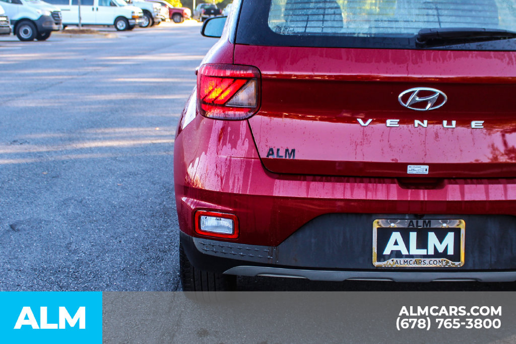 Used 2025 Hyundai Venue SEL FWD image 12