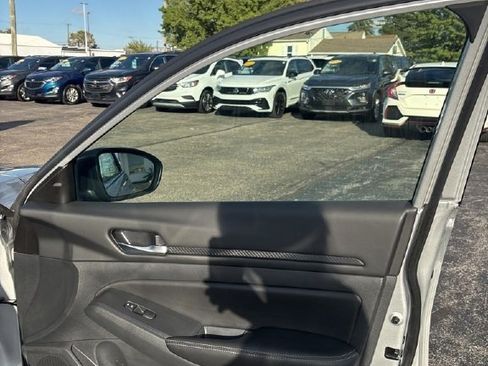 Used 2024 Nissan Altima 2.5 SV image 18