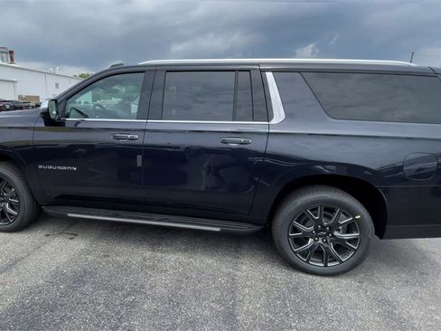 New 2025 Chevrolet Suburban Premier image 7
