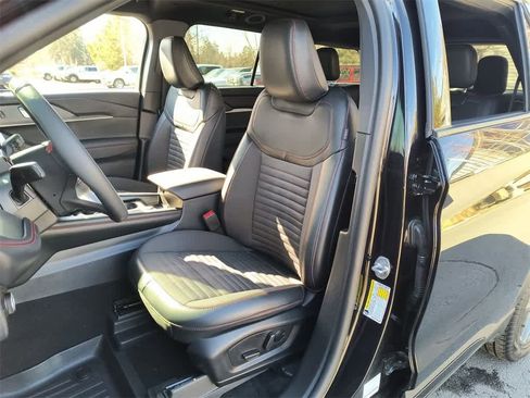 Used 2025 Ford Explorer ST-Line w/ Premium Package image 11