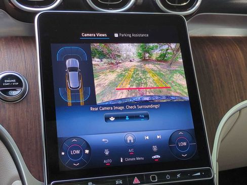 Used 2025 Mercedes-Benz GLC 300 4MATIC image 31