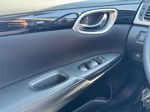 Used 2017 Nissan Sentra SV image 27