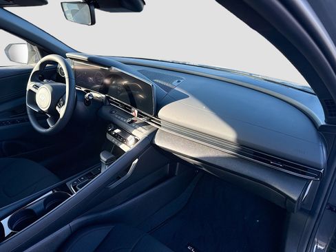 New 2025 Hyundai Elantra SEL image 21