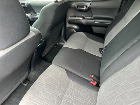 Used 2020 Toyota Tacoma TRD Off-Road image 11