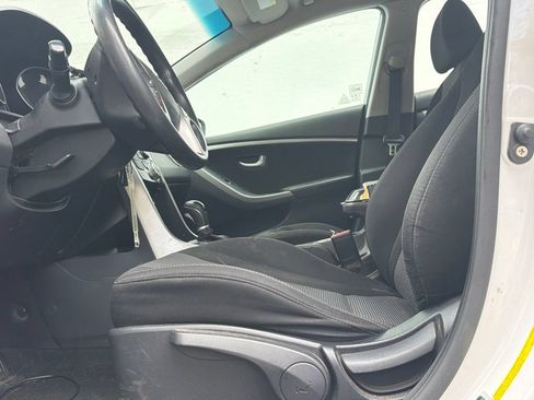 Used 2017 Hyundai Elantra GT FWD image 3