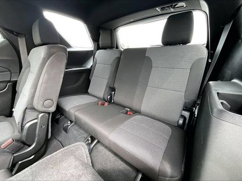 Used 2023 Chevrolet Traverse LT FWD image 17