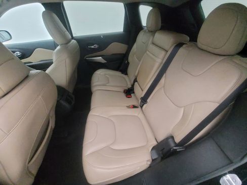 Used 2018 Jeep Cherokee Limited image 18