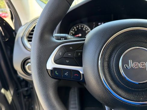 Used 2023 Jeep Renegade Latitude AWD/4WD image 20
