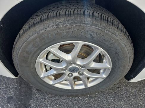 Used 2024 Chrysler Pacifica Touring-L image 10