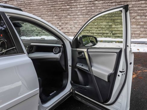 Used 2018 Toyota RAV4 XLE image 15