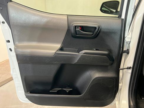 Used 2022 Toyota Tacoma SR w/ SR Convenience Package RWD image 18
