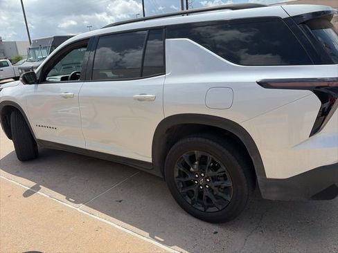 Used 2024 Chevrolet Traverse LT w/ Midnight/Sport Edition image 4