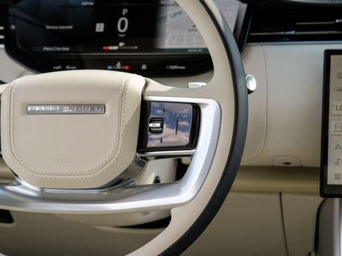 Used 2024 Land Rover Range Rover Autobiography image 19