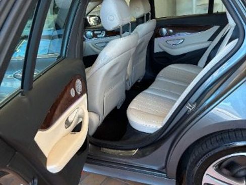 Used 2017 Mercedes-Benz E 400 4MATIC Wagon image 27