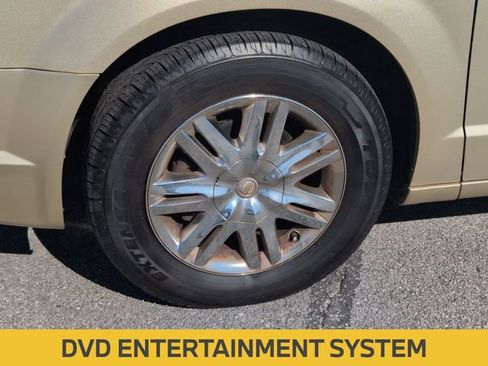 Used 2010 Chrysler Town & Country Limited w/ Entertainment Group #3 image 11