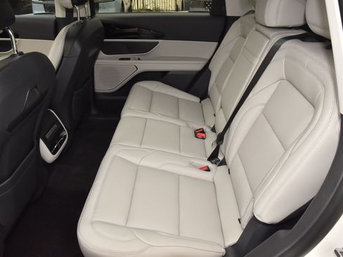 New 2026 Lincoln Nautilus Premier image 21