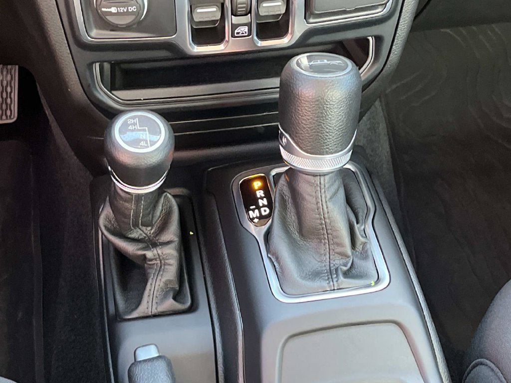 Used 2023 Jeep Gladiator Sport AWD/4WD image 15