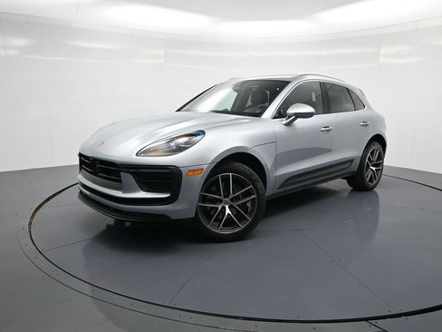 Certified 2026 Porsche Macan image 28