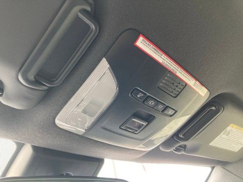 Used 2020 Toyota Corolla SE image 28