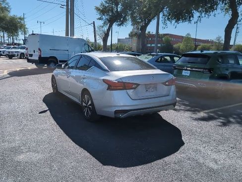 Used 2021 Nissan Altima 2.5 SV image 4