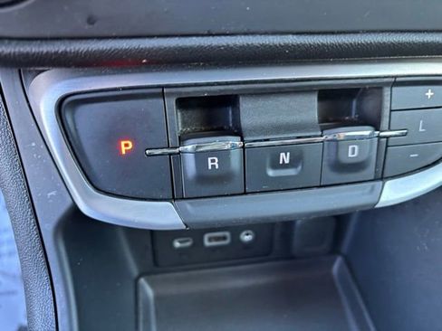 Used 2024 GMC Terrain SLE image 11