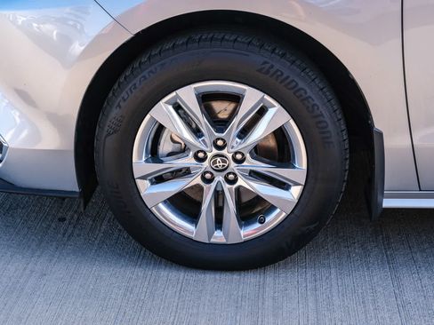 Certified 2024 Toyota Sienna XLE w/ XLE Plus Package FWD image 10