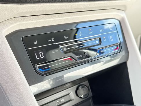 Certified 2023 Volkswagen Tiguan SE FWD image 19