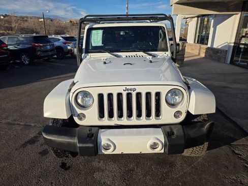 Used 2016 Jeep Wrangler Unlimited Sahara w/ Dual Top Group AWD/4WD image 4