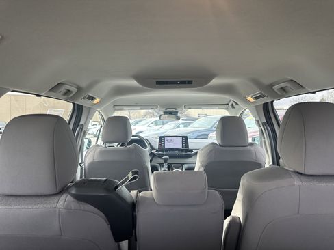 Used 2021 Toyota Sienna LE image 12