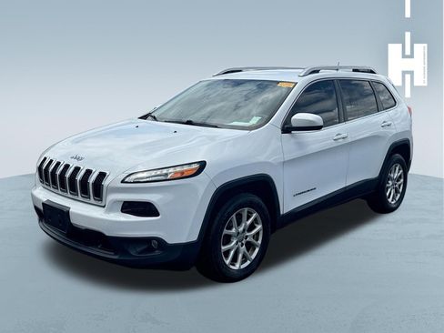 Used 2016 Jeep Cherokee Latitude w/ Cold Weather Group AWD/4WD image 3