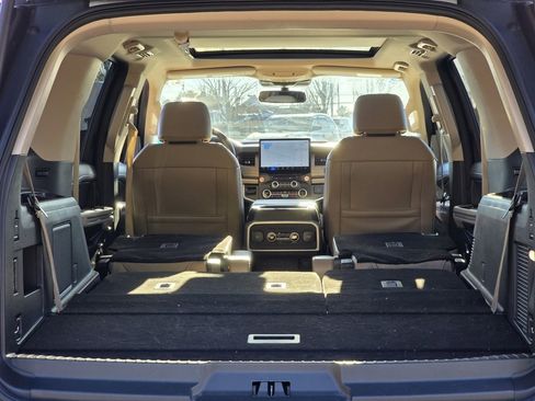 Used 2024 Ford Expedition Limited image 9